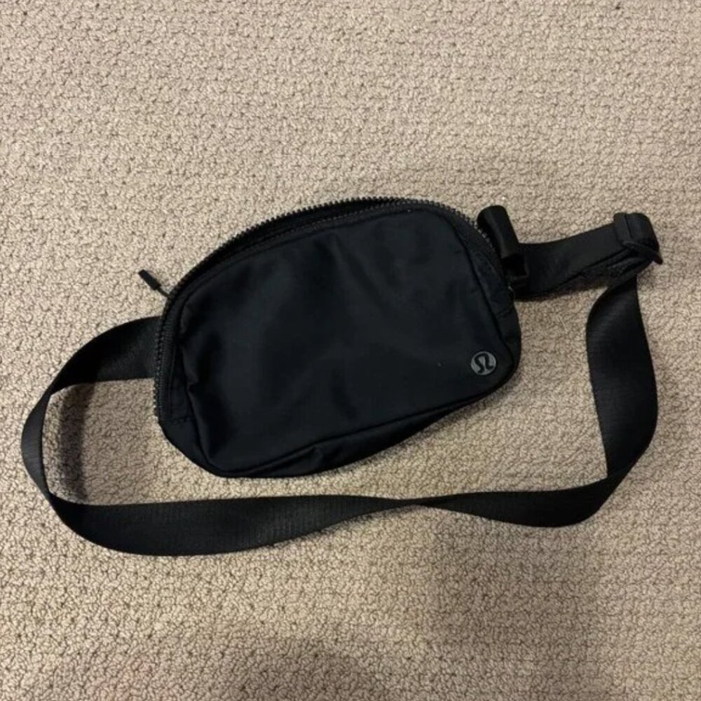 Lululemon Belt bag - 1L (small) size